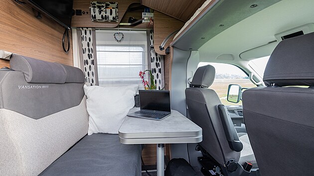 Uvnit� je d�raz kladen nejen na prakti�nost, ale i na pohodl� a �tulnost. 