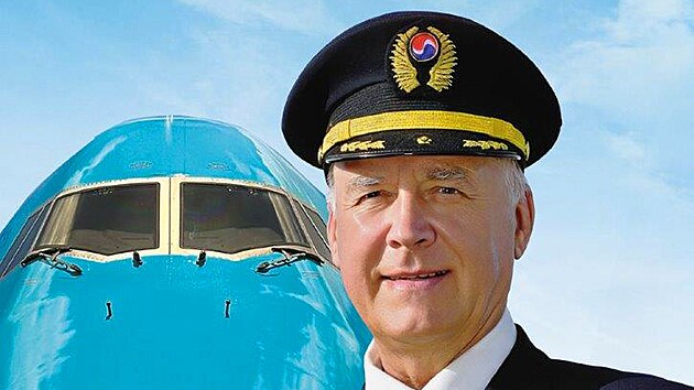 Uk�zka z�kn�ky prvn�ho �esk�ho kapit�na Jumbo Jetu B-747 Slavom�ra P�skat�ho, kterou pr�v� vyd�v� nakladatelstv� Jota.