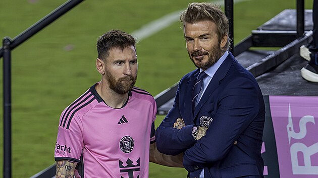 Kapitn a boss. Lionel Messi a David Beckham po vtzstv Interu Miami v...