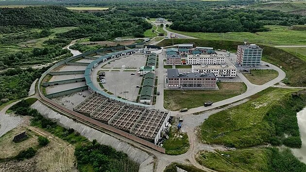 Vojensk univerzita v eenskm mst Gudermes, v n tok dronu zpsobil por, na archivnm snmku. (nedatovno)