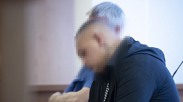Okresn soud ve Vykov poslal ptadvacetiletho mue na sedm let a dva msce do vzen za to, e ve vysok rychlosti a pod vlivem alkoholu zavinil nehodu, pi n zemely jeho dv nepipoutan dti. (29. jna 2024)