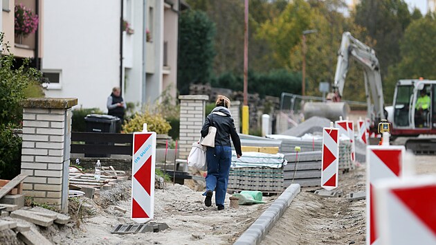 Rekonstrukci Kaunicovy ulice jej obyvatel povauj za zmatenou a zbyten se protahujc. Trplivost u dochz i veden msta. Prce mus skonit do zatku zimy, vol starosta.