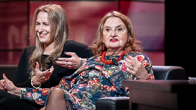 Herečka Eva Holubová s dcerou Karolínou v pořadu 7 pádů Honzy Dědka (29. října 2024)