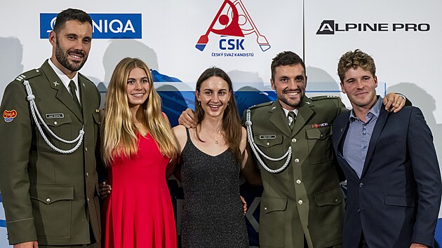 Vyhl�en� ankety Kanoista roku 2024. Nejlep�� jednotlivci (zleva) Josef Dost�l, Ane�ka Paloudov�, Gabriela Satkov�, Martin Fuksa a Luk� Rohan.