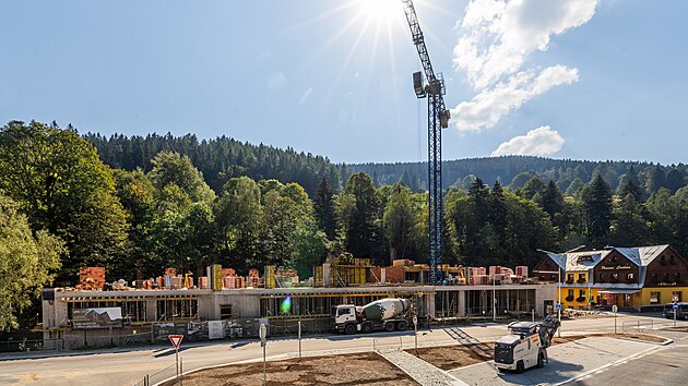 Stavba apartmnovho domu ve Velk p (jen 2024)