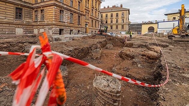 Pestavba Vrbenskho kasren v centru Hradce Krlov pro muzeum vchodnch ech.