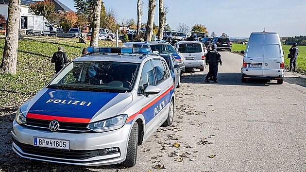 Vraždící myslivec v Rakousku má „seznam smrti“. Policie chrání 50 lidí