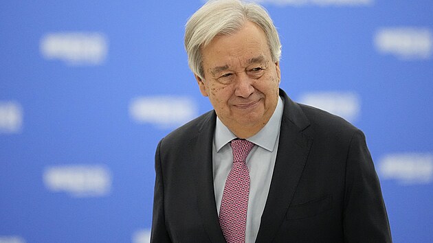 Gener�ln� tajemn�k OSN Ant�nio Guterres se na z�v�r summitu rozv�jej�c�ch se ekonomik BRICS v rusk� Kazani se�el s rusk�m prezidentem Vladimirem Putinem. (24. ��jna 2024)