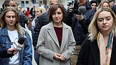 Moldavská prezidentka Maia Sanduová během prezidentských voleb a referenda o...