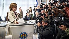 Moldavská prezidentka Maia Sanduová bhem prezidentských voleb a referenda o...