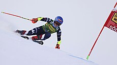 Mikaela Shiffrinová na trati ob�ího slalomu v Söldenu.