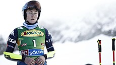 Mikaela Shiffrinová se soust�edí p�ed  ob�ím slalomem v Söldenu.