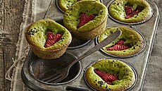 Matcha muffiny s jahodami a kefírem