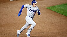Freddie Freeman z Los Angeles Dodgers b�hem t�etího zápasu Sv�tové série s New...