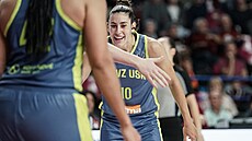 Maria Condeová z USK Praha se raduje v zápase Euroligy s Reyerem Benátky.