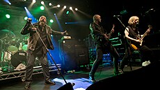 Zem�el britský heavymetalový zp�vák Paul Di'Anno . Anglický heavymetalový...