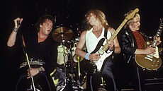 Zem�el britský heavymetalový zp�vák Paul Di'Anno. Na nedatovaném snímku zleva...