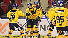 Hrá�i �eských Bud�jovic slaví trefu proti Karlovým Var�m.