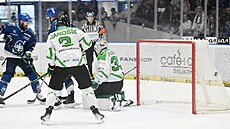 Hokejisté Kladna skórují v utkání s Mladou Boleslaví.