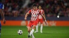 Reprezentaní stoper Ladislav Krejí v dresu Girony bhem utkání se Slovanem...