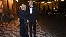Europoslankyn Danue Nerudová s manelem pi píchodu na pedávání státních...