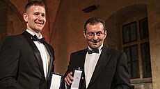 Medaili za zásluhy 1. stupn panu Ondeji Vetchému a Romanu ervenkovi. 28....