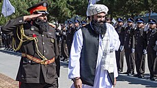 Ministr vnitra afghánského islamistického hnutí Tálibán Sirád�uddín Hakkání p�i...