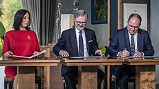 Podpis memoranda o spolupráci ODS, KDU-�SL a TOP 09 ve volbách do Sn�movny v...