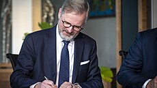 Podpis memoranda o spolupráci ODS, KDU-�SL a TOP 09 ve volbách do Sn�movny v...