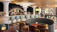 Hotel je pyný na svj bar i barmany.