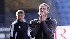 Liberecký trenér Radoslav Ková� reaguje na pr�b�h utkání se Slováckem.