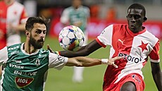 Jablonecký Vachtang anturivili (vlevo) a El Hadji Malick Diouf ze Slavie v...
