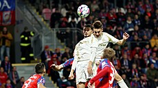 Spar�an Albion Rrahmani se sna�í hlavou nasm��ovat mí� do brány Plzn�.