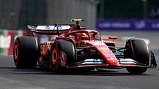 Carlos Sainz z Ferrari v kvalifikaci Velké ceny Mexika F1.