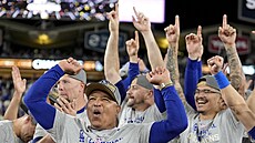Baseballisté Los Angeles Dodgers se radují z postupu do Sv�tové série.