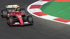 Carlos Sainz z Ferrari v druhém tréninku na Velkou cenu Mexika F1.