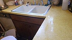 Nepo�ádek v byt� streamera Asmongolda