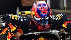 Sergio Perez opou�tí sv�j red bull.