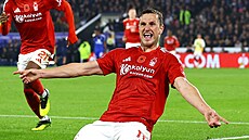 Chris Wood z Nottinghamu slaví gól.