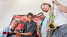 �lenové kapely Mastix, druhý zleva autor hudby David Sme�ka