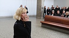 Dana Batulková b�hem posledního rozlou�ení s Ji�ím Hromadou (29. �íjna 2024)