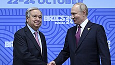Generální tajemník OSN António Guterres se na záv�r summitu rozvíjejících se...