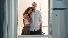 Here�ka s p�ítelem Danielem, který má na celkovém designu bytu velký podíl.