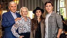 Miroslav Donutil, jeho man�elka Zuzana Donutilová, Sára Donutilová a její...