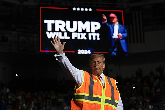 Donald Trump během kampaně ve Wisconsinu (30. října 2024)