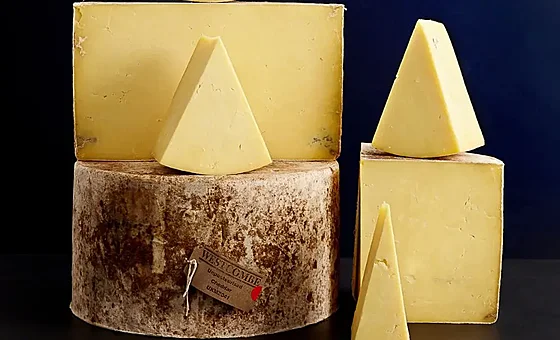 �edar Westcombe od  Neal�s Yard Dairy - i jeho bochníky byl sou�ástí podvodu.