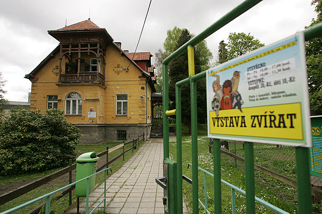 Minizoo v karlovarské tvrti Stará Role se mla na konci roku pesthovat do...
