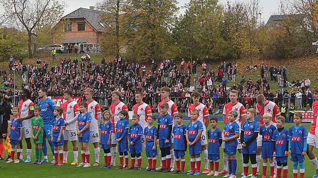 Sl�visti�t� fotbalist� nastupuj� k poh�rov�mu utk�n� v Ben�tk�ch nad Jizerou.