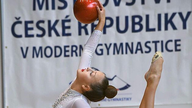 Laura Kopfstein se za�ala modern� gymnastice v�novat ve �ty�ech letech. Na tomto sportu j� okouzlilo spojen� ladnosti, obratnosti, kr�sy a hudby.
