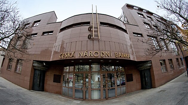 Posledn� den provozu pokladen na plze�sk�m pracovi�ti �esk� n�rodn� banky v Husov� ulici 10. Reprezentativn� budovu z 90. let chce �NB �asem zcela opustit a prodat. (31. ��jna 2024)